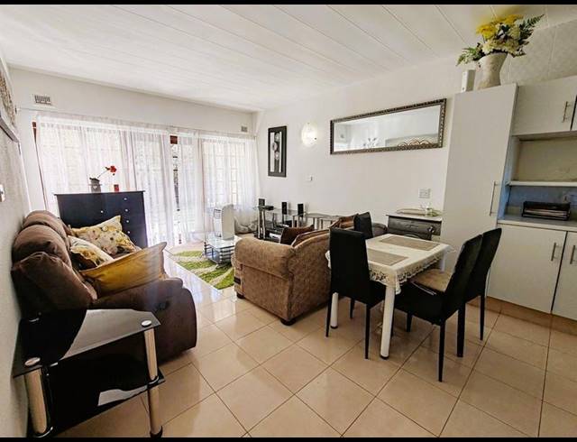 2 BEDROOM APARTMENT FOR SALE IN RENNIES BEACH